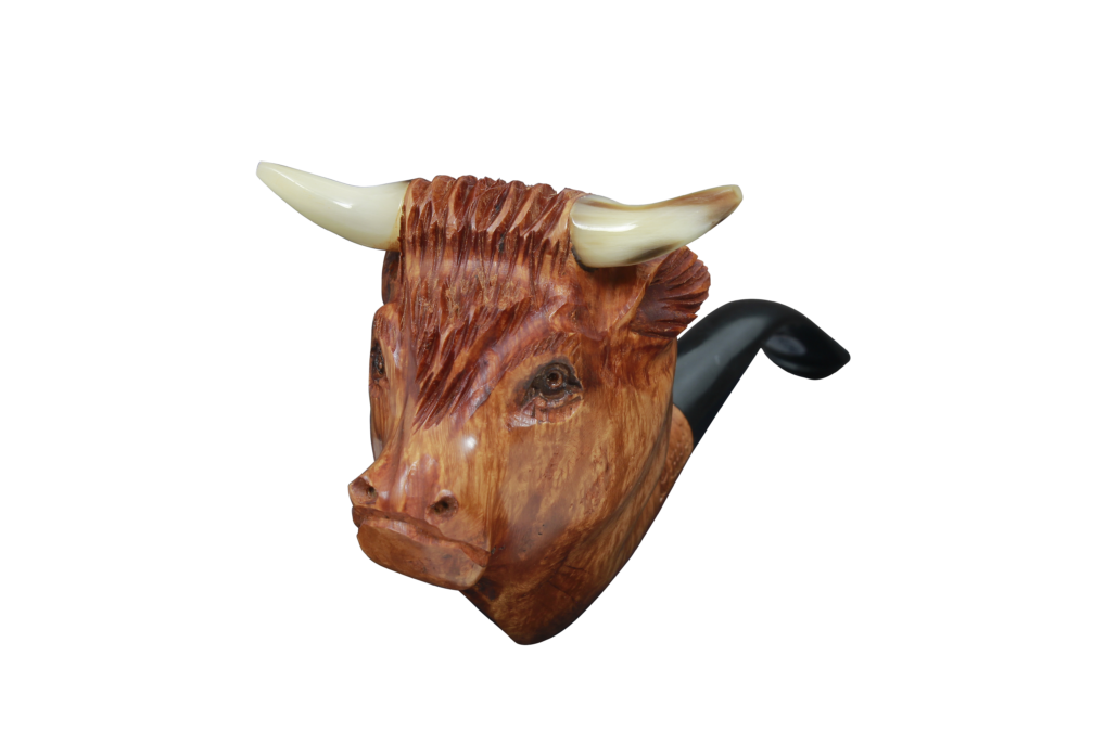 Pipe Sculptée Taureau en bruyère, vue de face